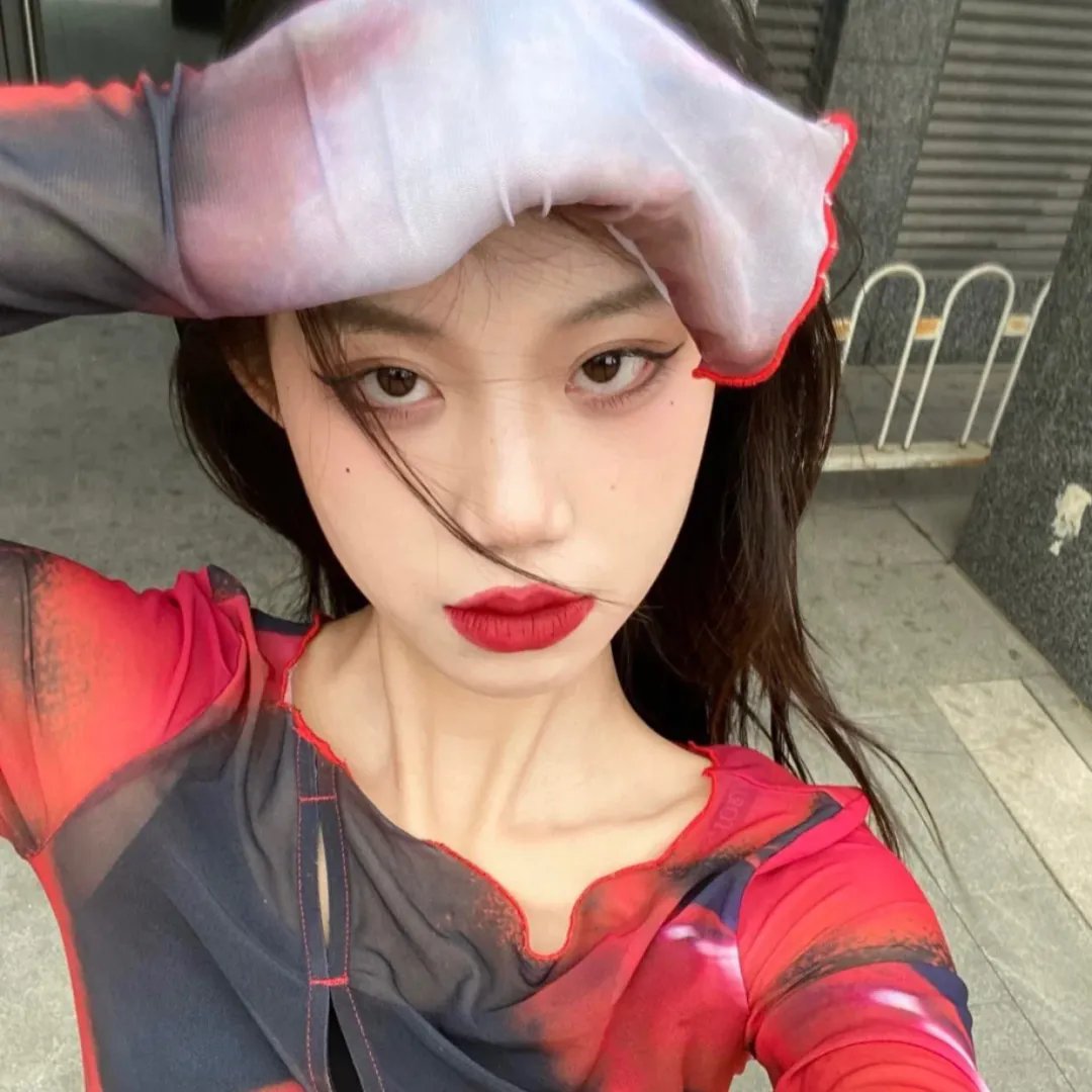 模仿女孩